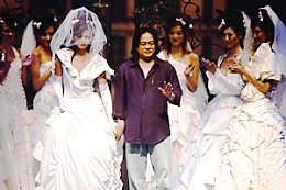 中國北京婚博會現(xiàn)場的國際婚紗禮服流行時尚發(fā)布五 中國北京婚博會現(xiàn)場的國際婚紗禮服流行時尚發(fā)布五