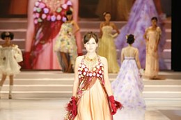 中國北京婚博會上國際婚紗禮服流行時尚發(fā)布 中國北京婚博會上國際婚紗禮服流行時尚發(fā)布